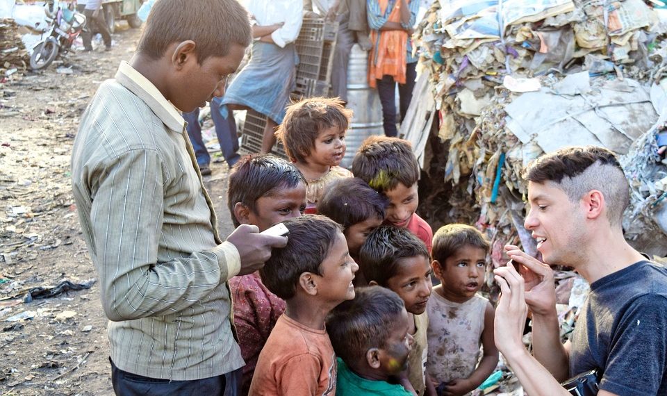 India-Slums-Poor children/Pixabay