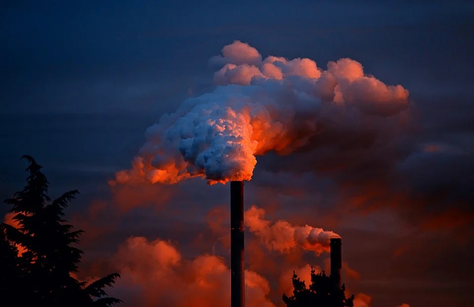 Pollution-Smoke-Chimney-Climate change/Pixabay
