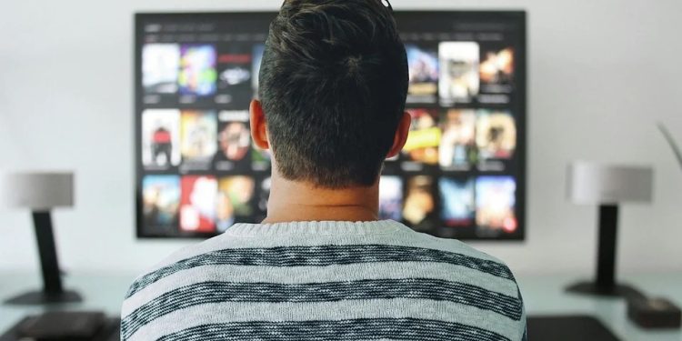 TV watching/Pixabay