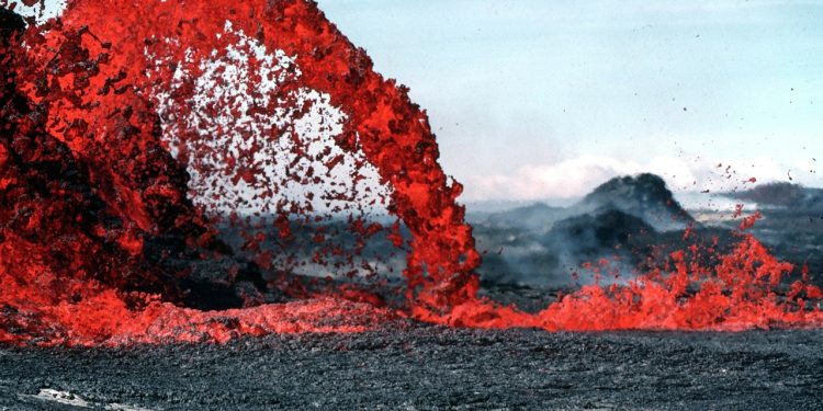Volcano-Lava/Pixabay