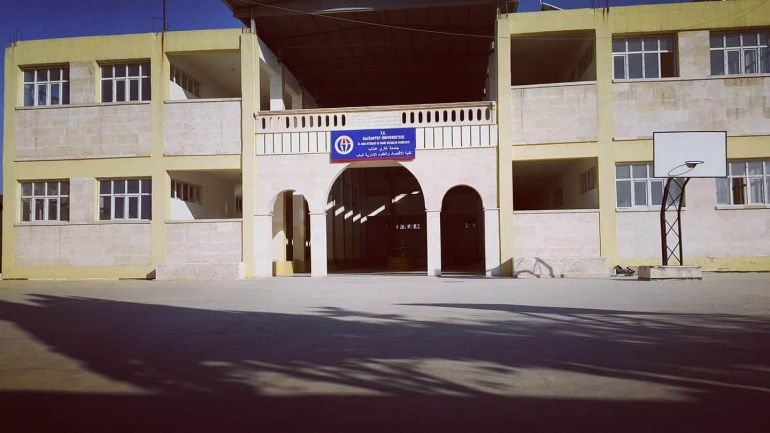 جامعة غازي عنتاب الأم افتتحت ثلاثة فورع بريف حلب بعد مطالب من مجالس محلية تابعة للمعارضة السورية (الجزيرة)