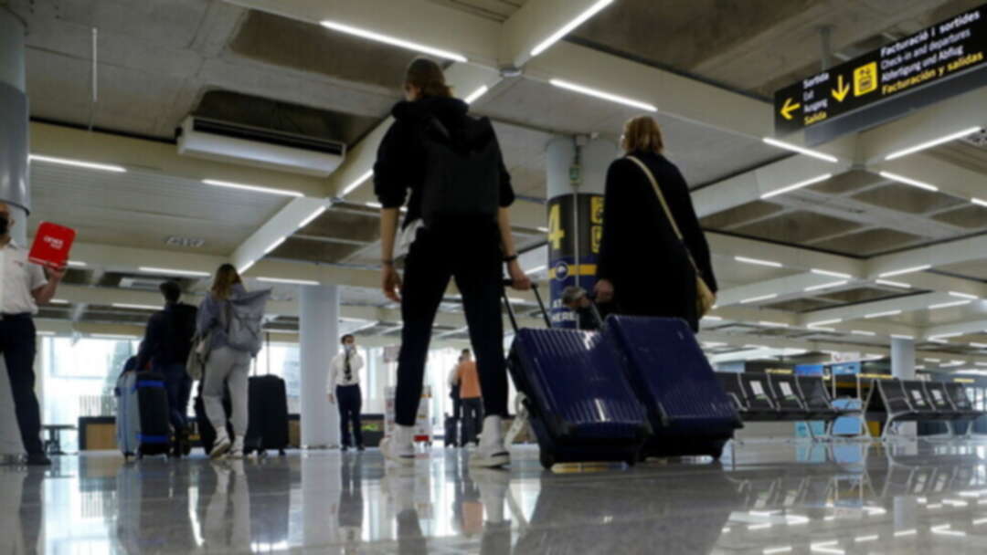 بعد هبوط طائرتهم في برشلونة.. 39 راكباً فلسطينياً يطلبون اللجوء لإسبانيا