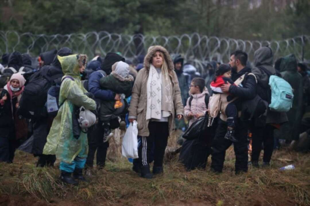 Belarus envoy: over 2000 migrants gathered near Belarusian-Polish border