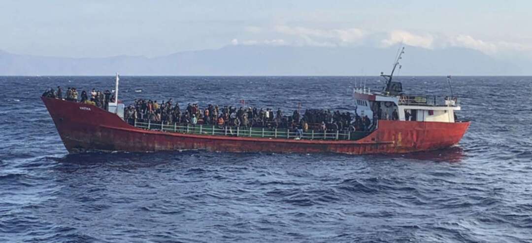اليونان تقبل مكرهةً 382 لاجئ بعد أن 