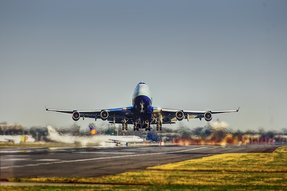 Airplane-Takeoff/Pixabay