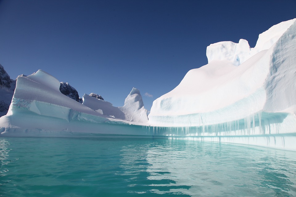 Antarctica-Iceberg/Pixabay
