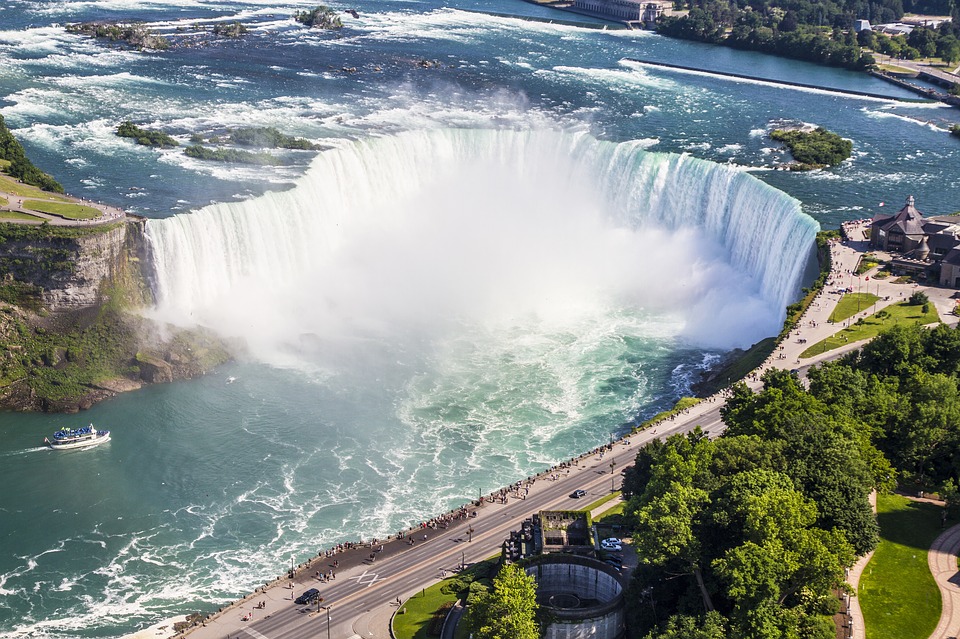 Canada-Niagara waterfall/Pixabay