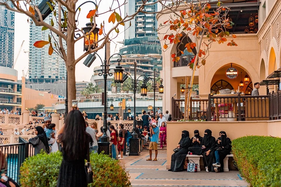 Dubai-Downtown-Tourism in Dubai-People in Dubai/Pixabay