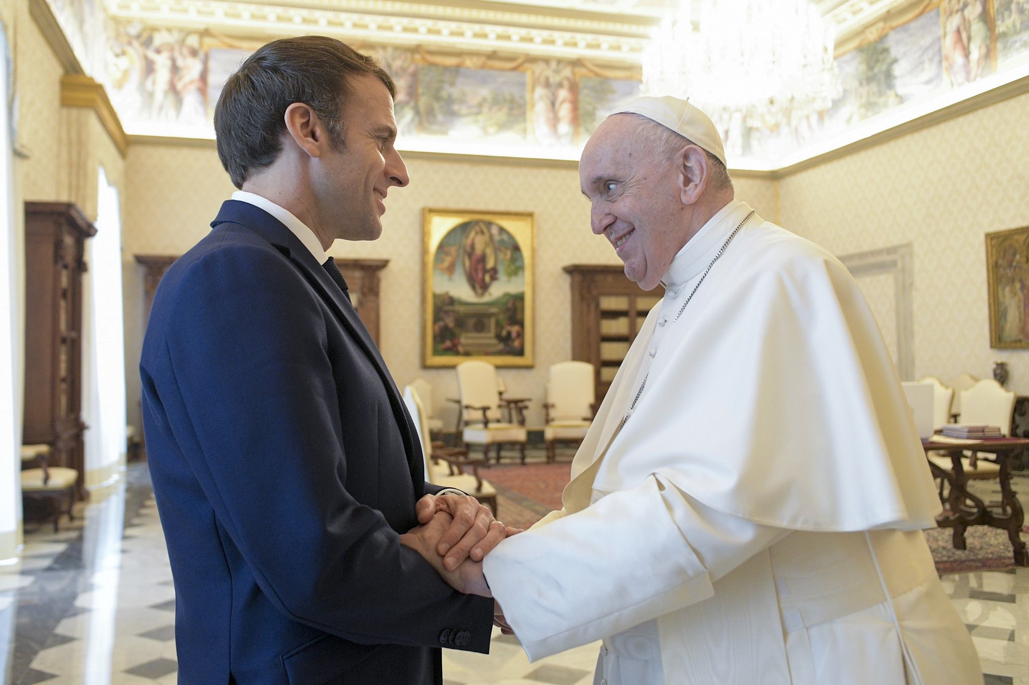 لقاء ماكرون وبابا الفاتيكان/ حساب ماكرون الرسمي. تويتر