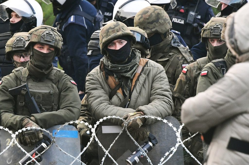 Polish police officers and military, at Belarusian-Polish border on Nov, 9, 2021/Facebook page