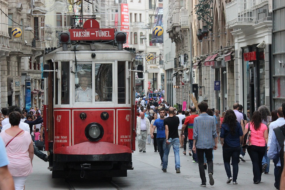 Turkey-Red tram in Istanbul/Pixabay