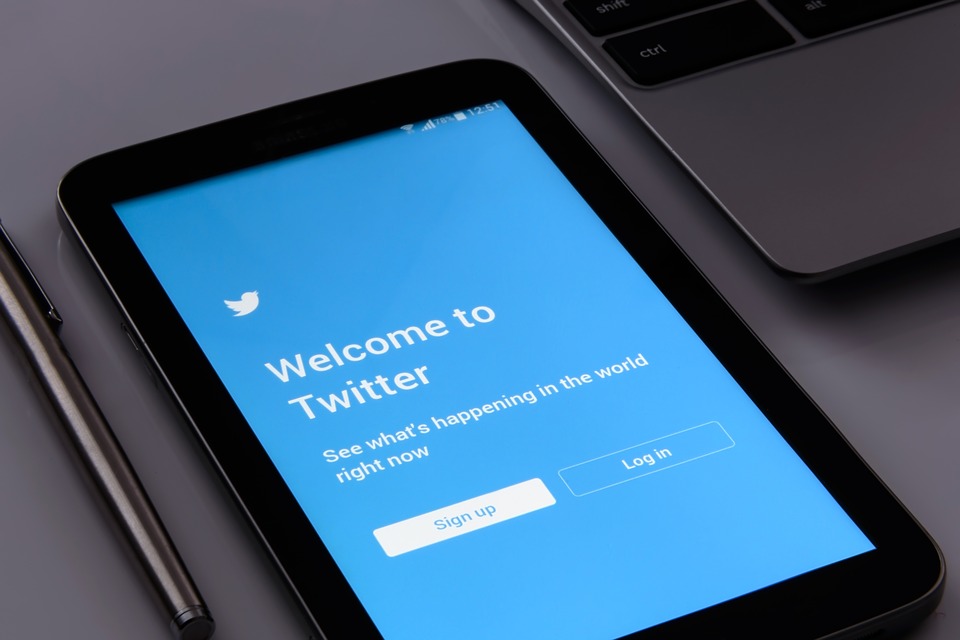 Twitter-Twitter screen on mobile/Pixabay