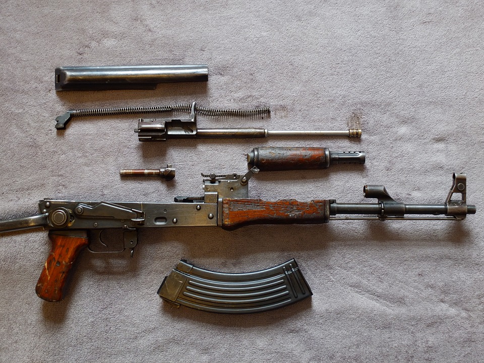 Weapons-AK47-Military gun/Pixabay
