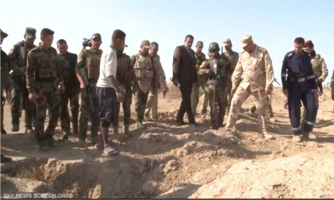 الكشف عن رفات 11 شرطياً عراقياً في مقبرة جماعية من مخلفات داعش