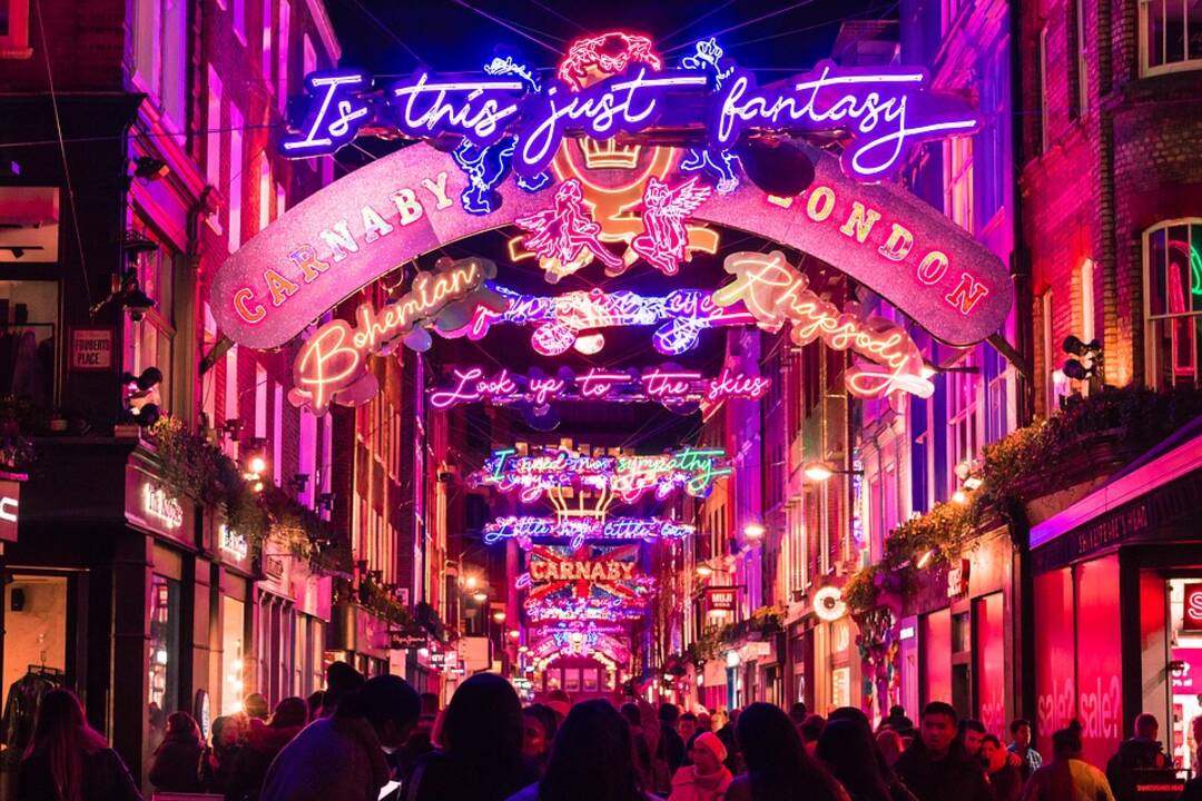 UK-Christmas in London-Street lights/Pixabay