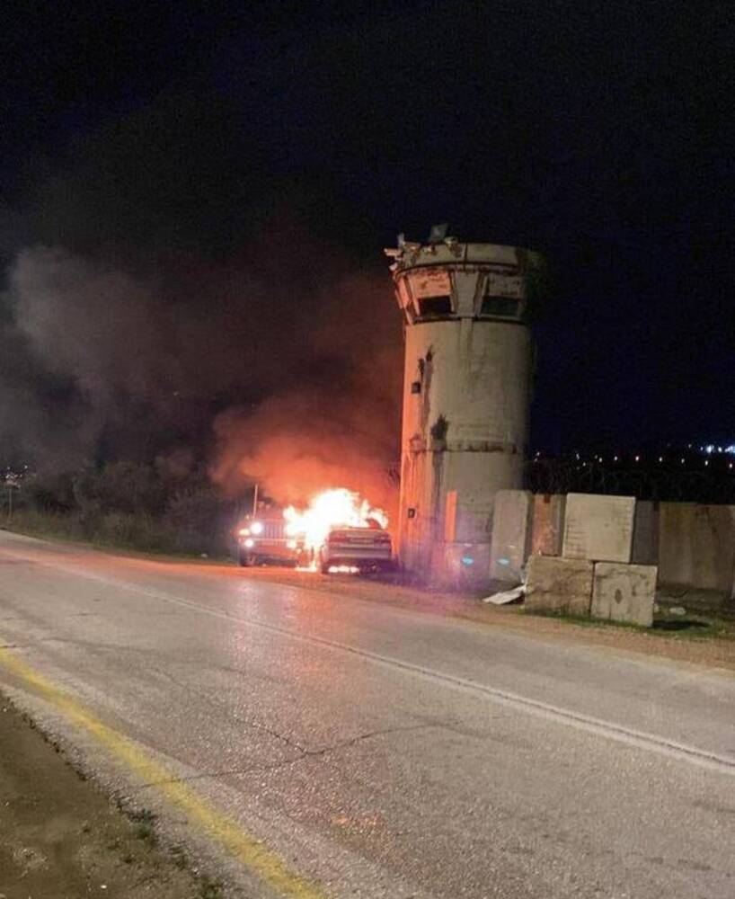 اشتعال النار في سيارة سائق فلسطيني/ متداول