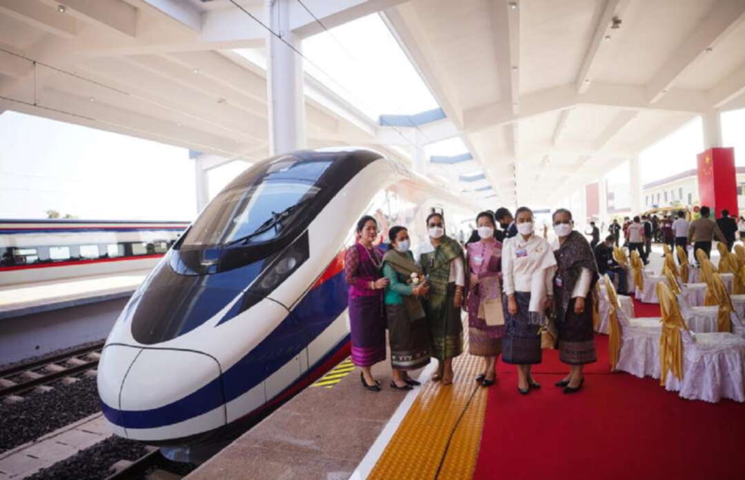 لاوس تدشن أول خط للقطارات مولته الصين