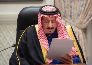 الملك السعودي يعرب عن أمله بأن تغيّر إيران سلوكها السلبي