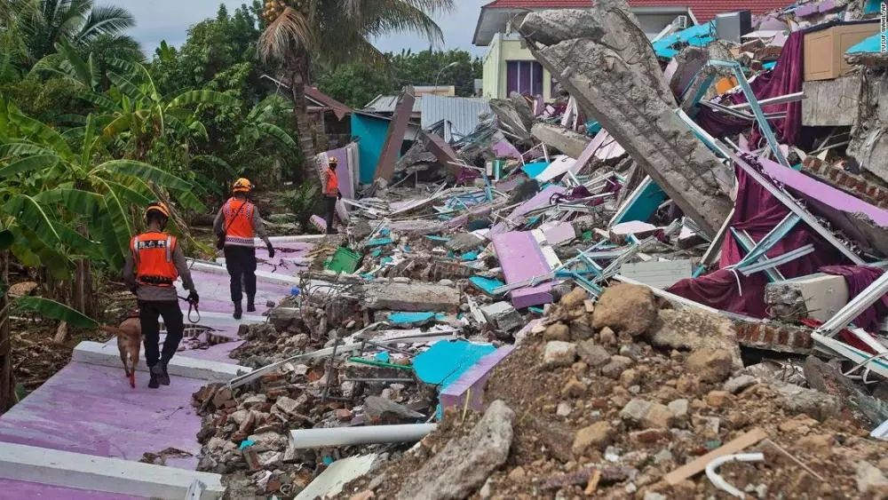 إندونيسيا تحذّر من تسونامي بعد زلزال بقوة 7.3 درجة