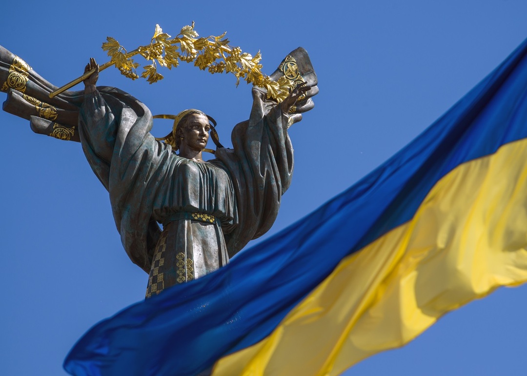 نصب استقلال أوكرانيا مع العلم. صورة تعبيرية. شاتر ستوك.