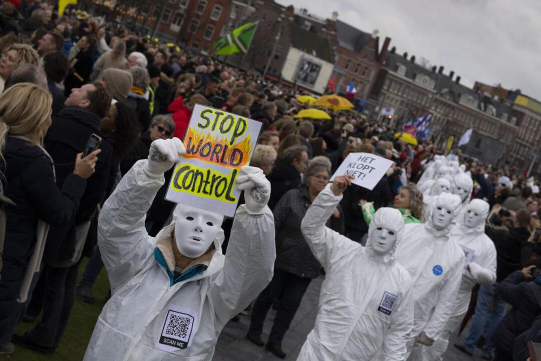 هولندا: تظاهرة بالآلاف على قيود الحجر الصحي واعتقالات تطال محتجين