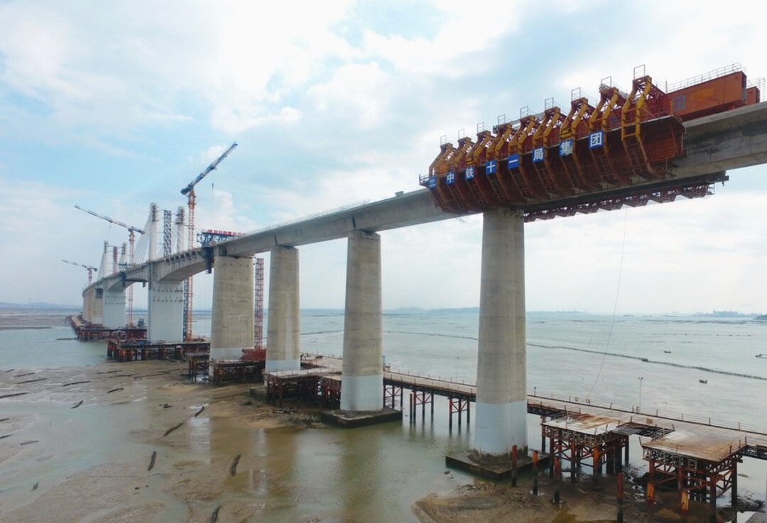 جسر في الصين مخصص للقطارات عالية السرعة. وكالة شينخوا