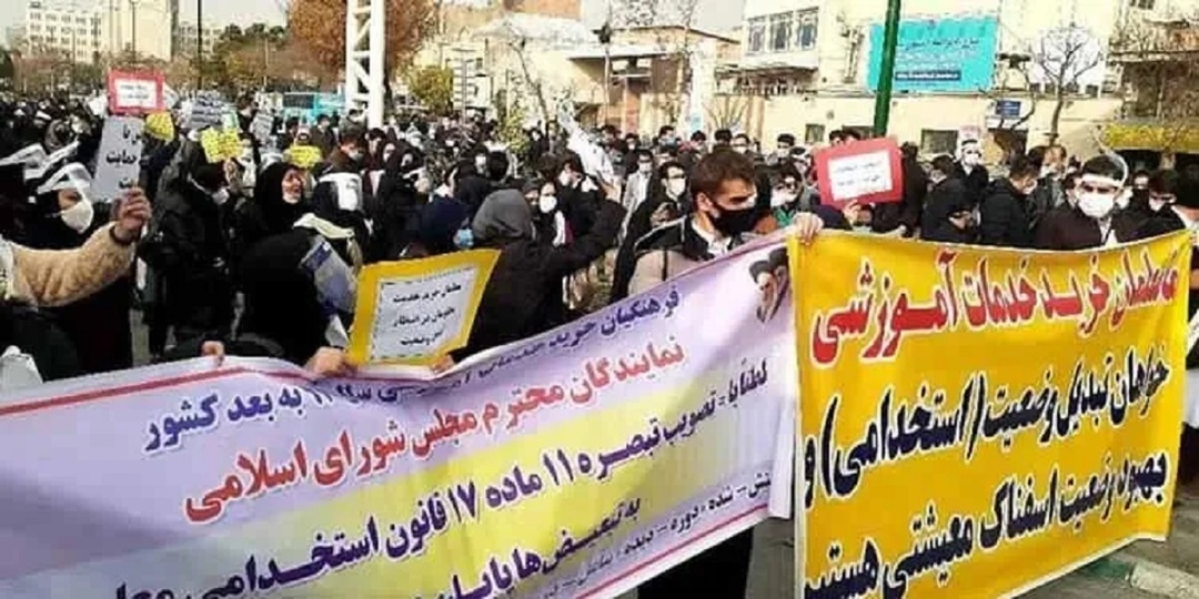 المعلمون الإيرانيون يتظاهرون مجدداً وسط تدهور الوضع المعيشي
