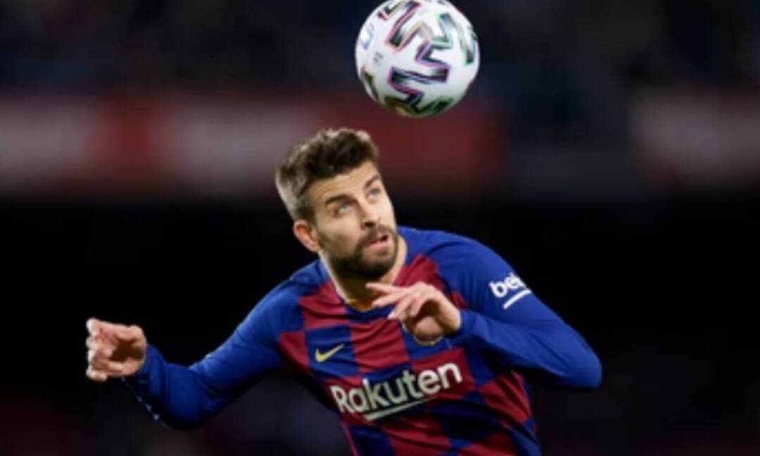 بيكيه يودع معشوقته كرة القدم وسط تصفيق ودموع جمهور كتالونيا