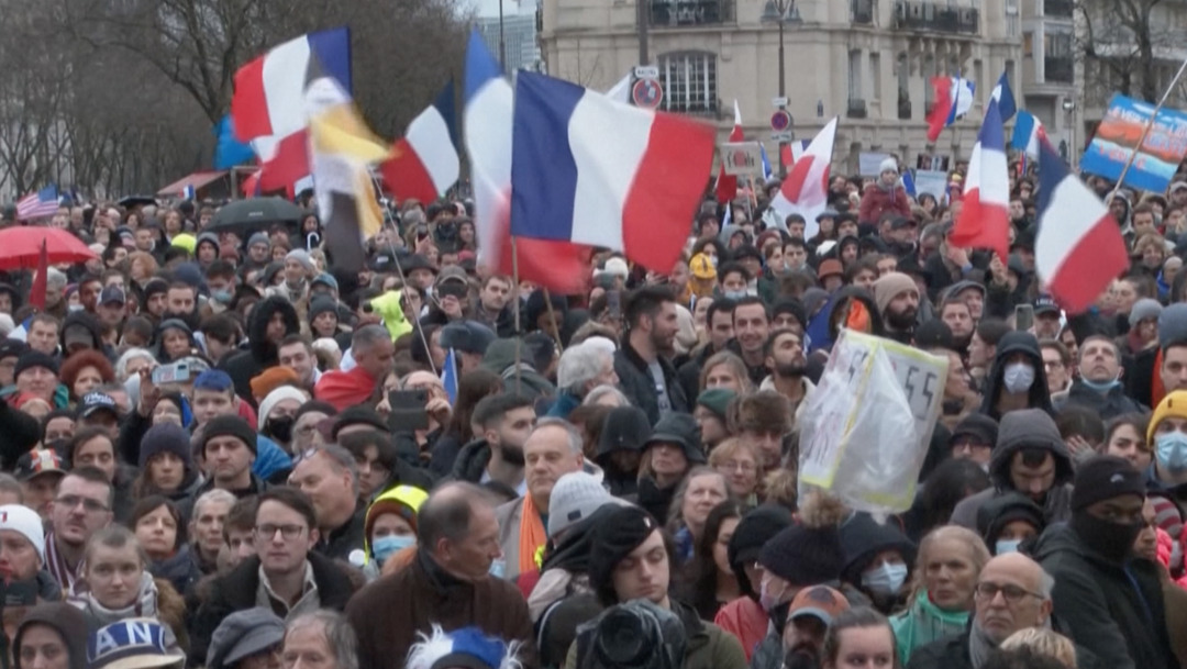 أكثر من مئة ألف محتج في فرنسا ضد متطلبات لقاح كوفيد-19