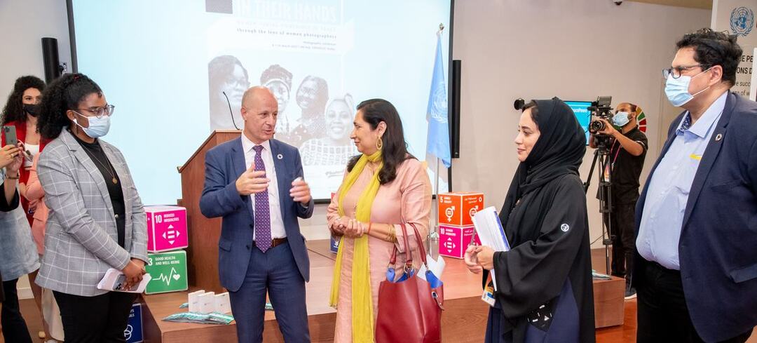 Corne-AnnPhotography/UN Women افتتاح معرض بأيديهن: النساء يُمسكن بزمام السلام في معرض إكسبو دبي 2020.
