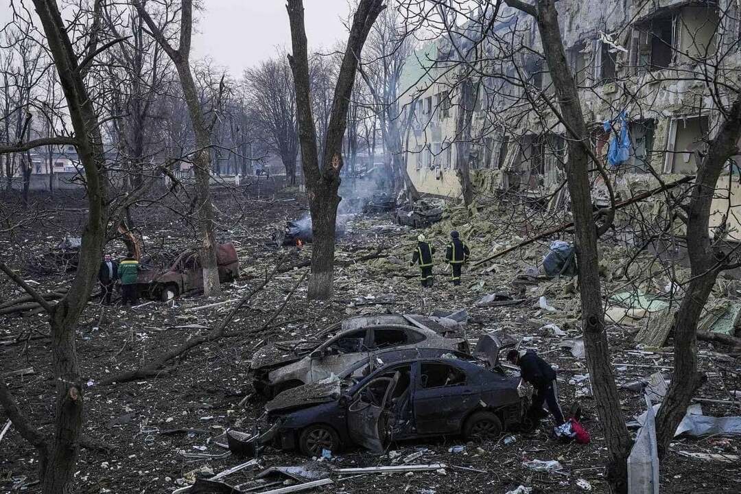In this photo, Russian missiles targeted maternity and children's hospital in Mariupol, Ukraine (File photo: Euromaidan Press)
