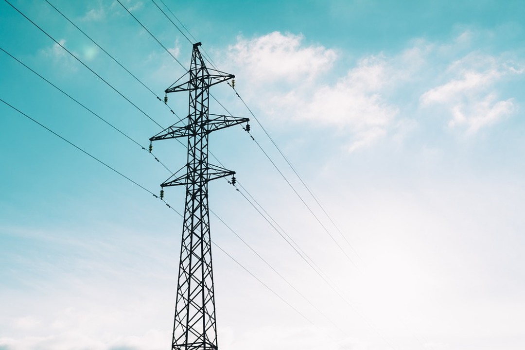 Overhead power lines/Pixabay