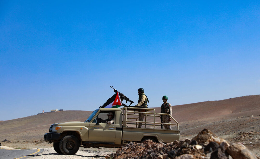 موقع أردني يتهم عناصر الفرقة الرابعة بقتل ضابط أردني على الحدود السورية