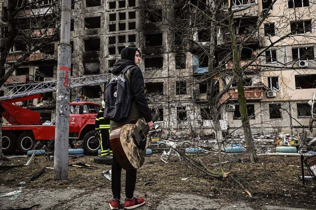 President Zelensky: 'My heart breaks' after Mariupol theatre bombing