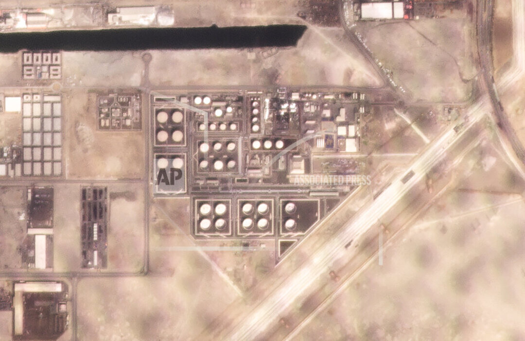 صور أقمار صناعية تظهر آثار الهجوم على أبوظبي