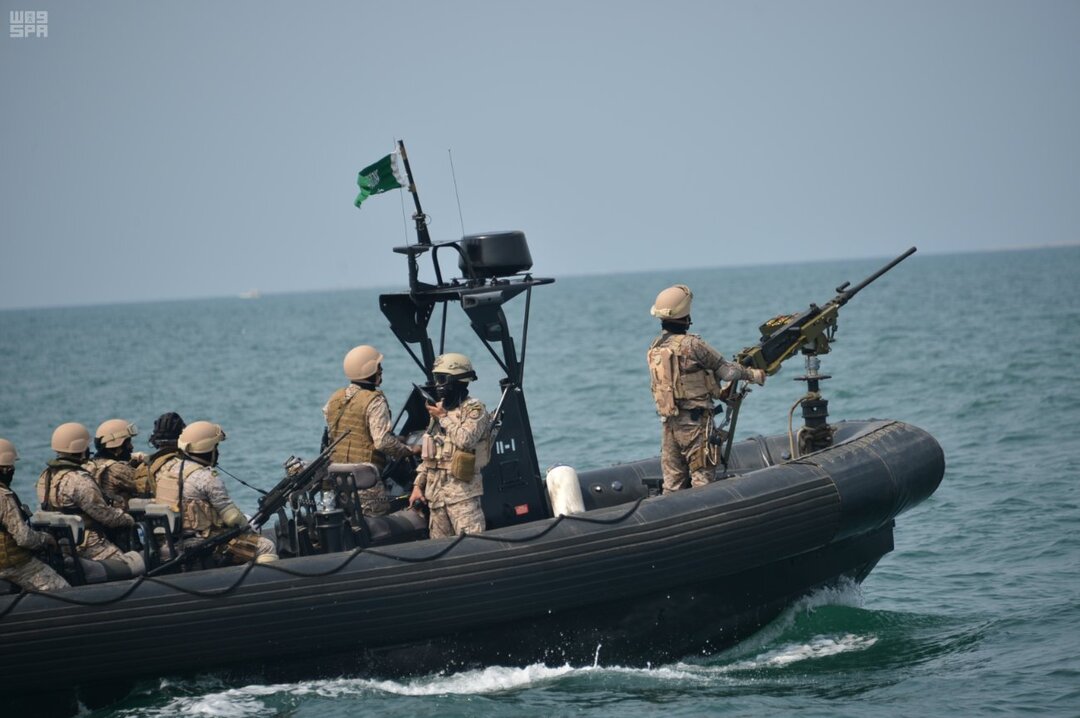خفر السواحل الأميركي.. ضبط قارب تهريب إيراني في بحر العرب
