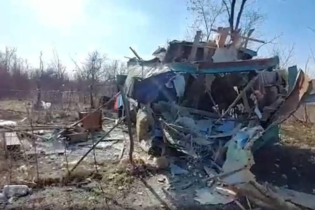 نقطة تفتيش حدودية في منطقة روستوف ، دمرت نتيجة سقوط قذيفة من أراضي أوكرانيا © COS FSB RF / TASS