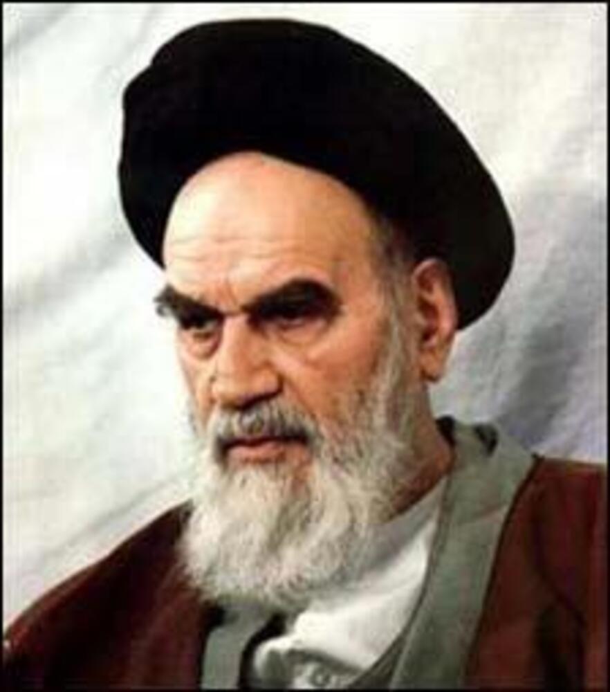 Iranian authorities arrest individual for destroying Khomeini statue