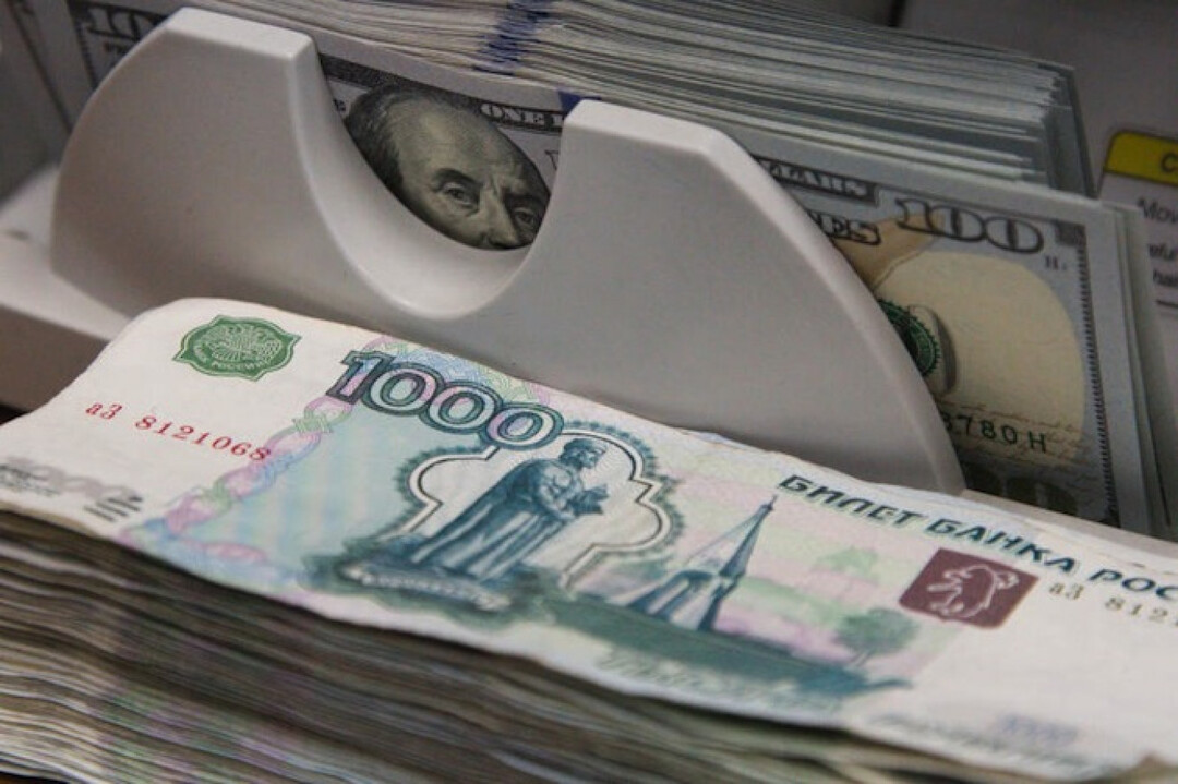 البنك المركزي الروسي يتدخل لوقف انزلاق الروبل