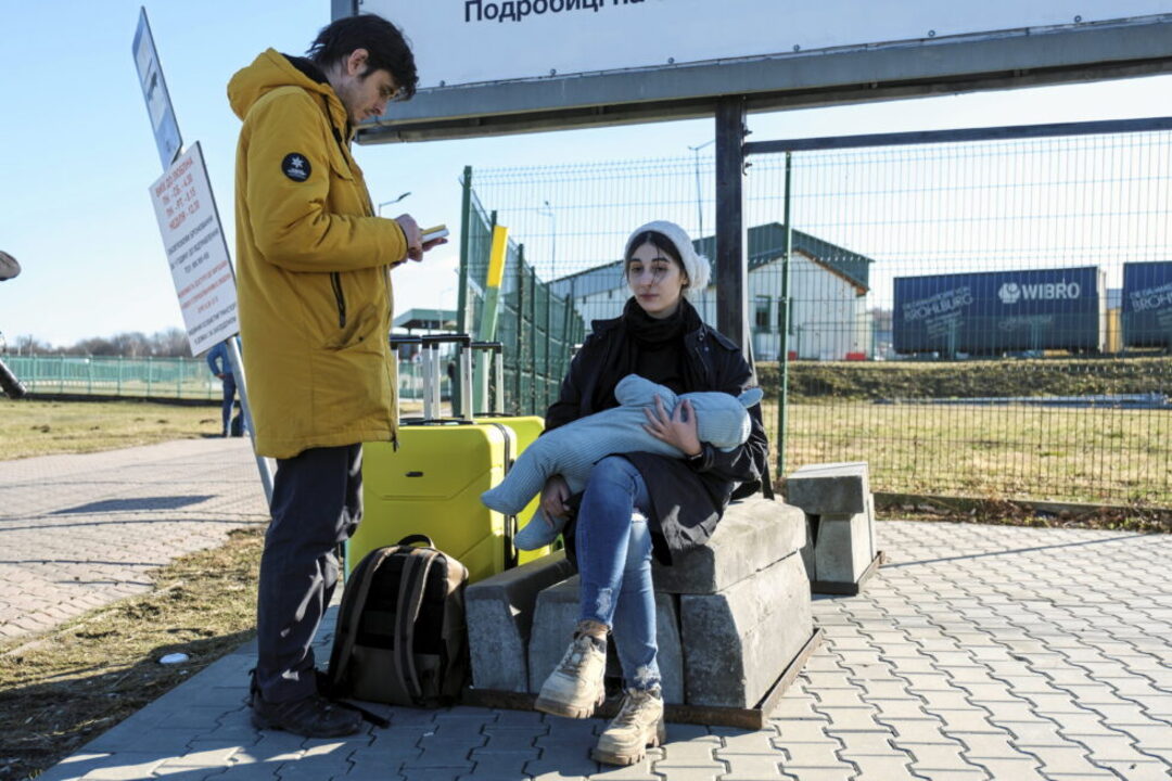 مخيم للاجئين الأوكرانيين في محطة قطار بولندية