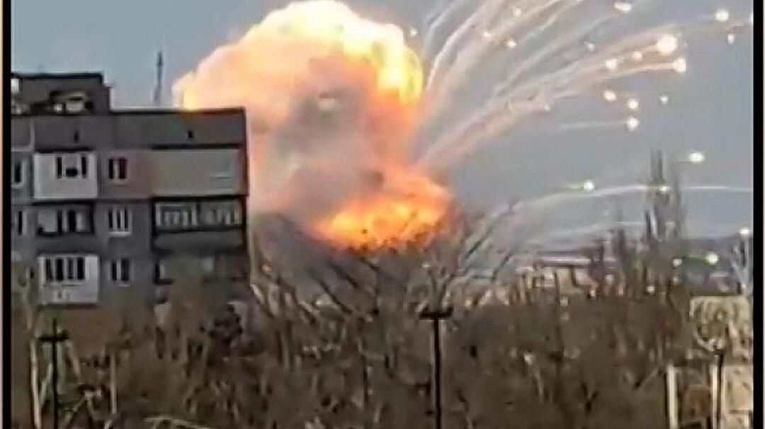 انفجار هائل يهز قاعدة ميليتوبول الجوية بأوكرانيا 00:53