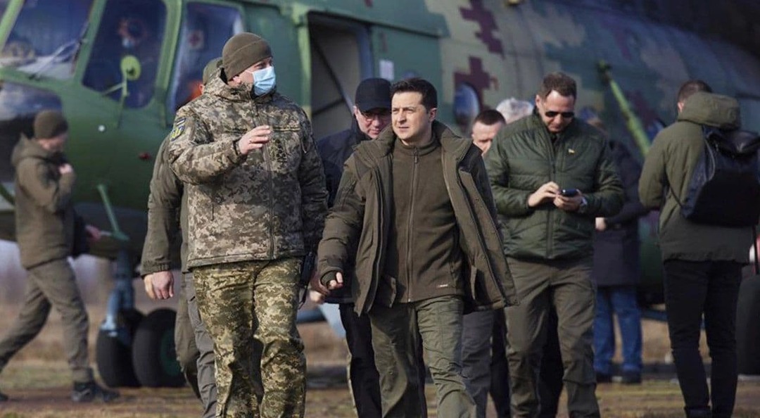 زيلينسكي يقيل مسؤوليّن اثنين خانا قَسَم الدفاع عن أوكرانيا