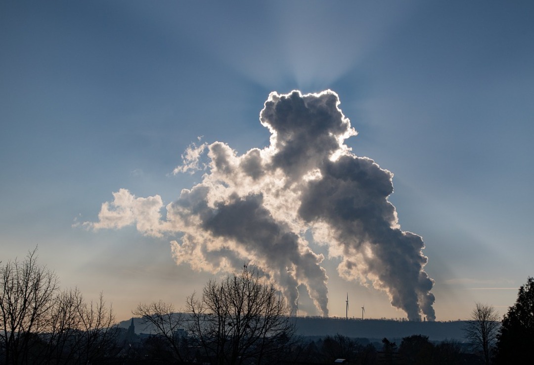 In a consultation document published Friday 26-03-2022, the UK government sets out proposals to expand the carbon market to the domestic maritime sector. It also calls for evidence on including the waste incineration and energy-from-waste industries as well (File photo: Pixabay)
