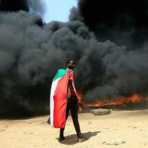 Sudanese protesters reach Republican Palace, demand civilian rule