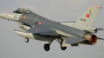 طائرات تركية تقصف مخيماً بقضاء مخمور شمالي العراق