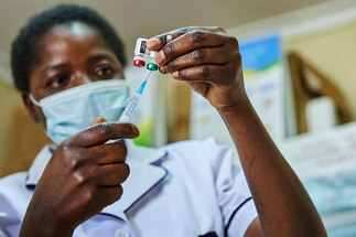 أول لقاح للملاريا في العالم ينتشر في غرب كينيا