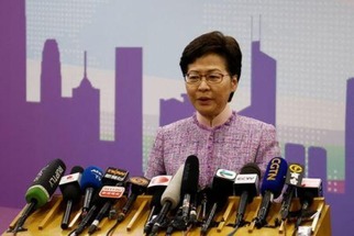 على الرغم من الاعتقالات.. زعيمة هونغ كونغ تقول حرية الصحافة موجودة