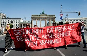 احتجاجات في أنحاء ألمانيا ضد قيود كوفيد-19