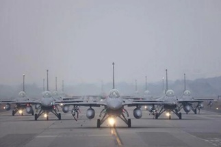 النفّاثات التايوانية تنفّذ مناورة لاعتراض الطائرات الصينية