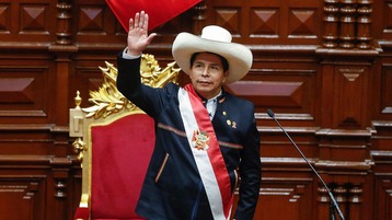 الشرطة تفتش القصر الرئاسي في بيرو بحثاً عن أحد أقرباء الرئيس